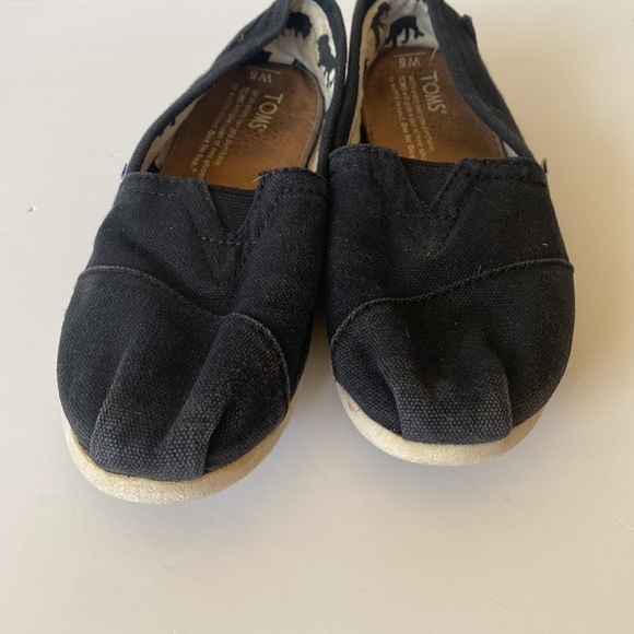 TOMS black classic slip on canvas shoes - Picture 9 of 10